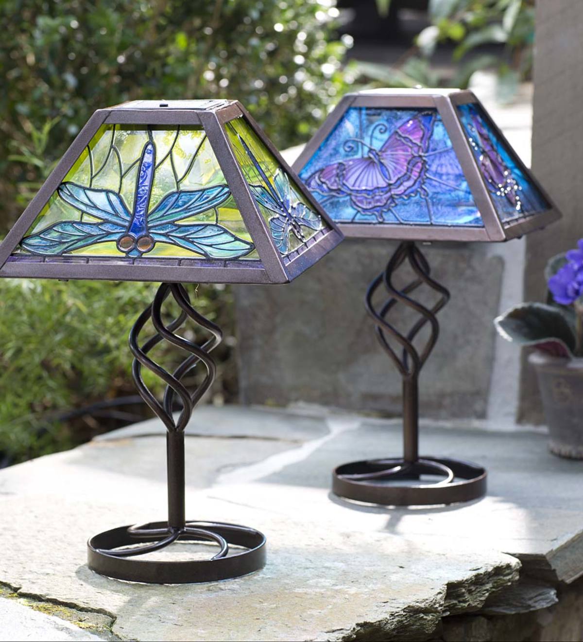 Tiffany-Style Stained Glass Solar Outdoor Table Accent Lamp