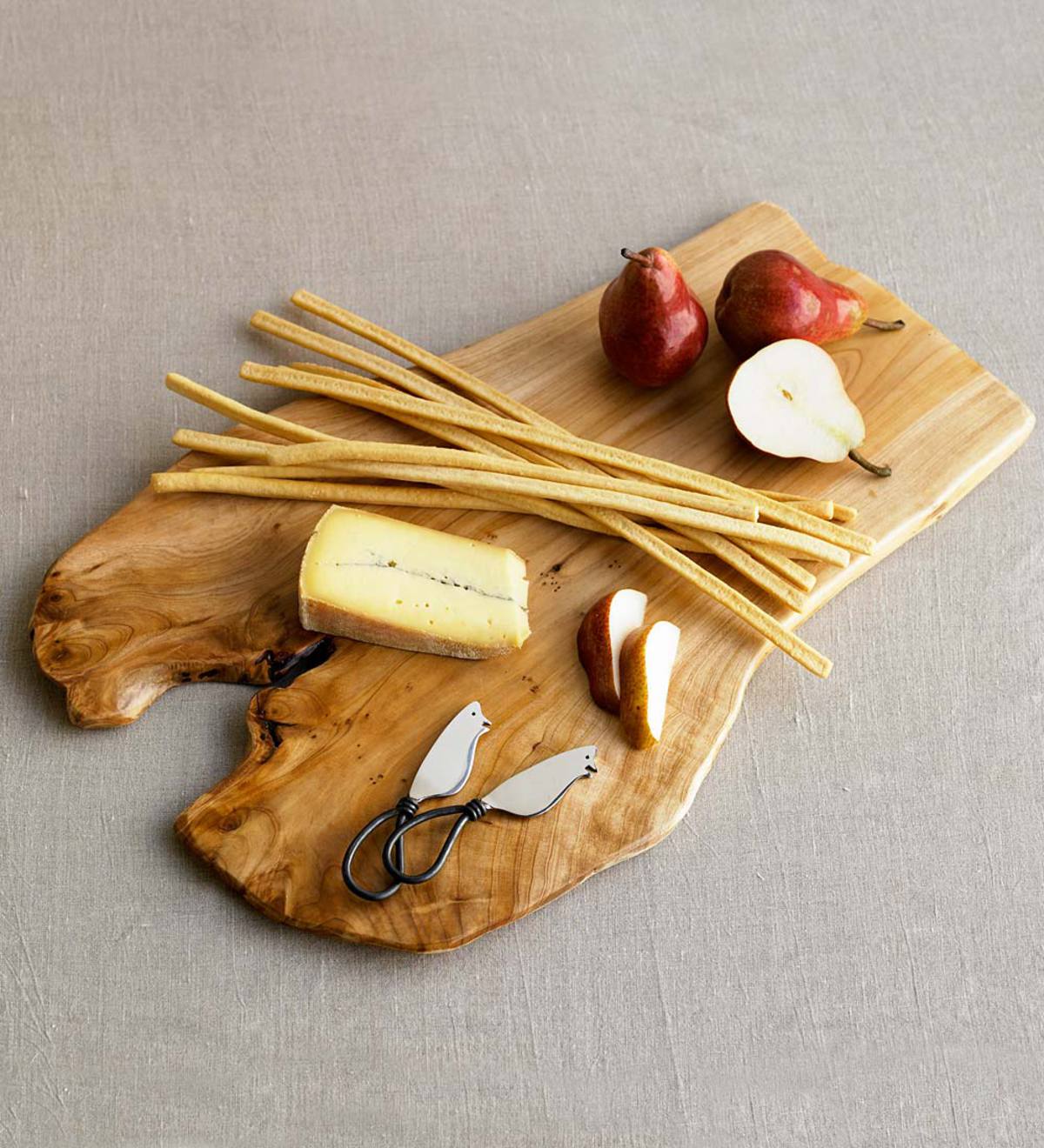 Root-Wood Cutting Board with Knives