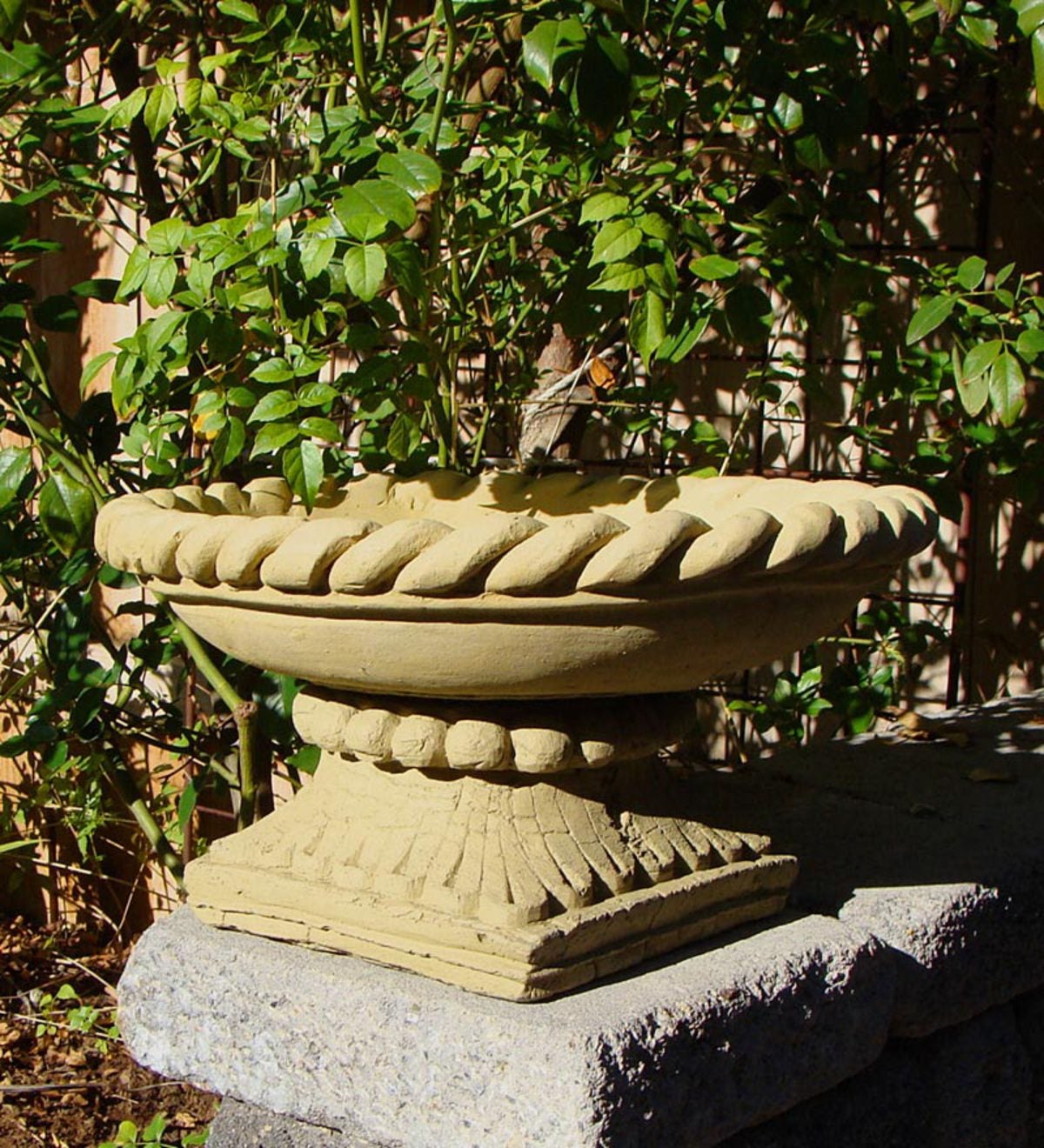 Braided Bowl Birdbath on Pedestal