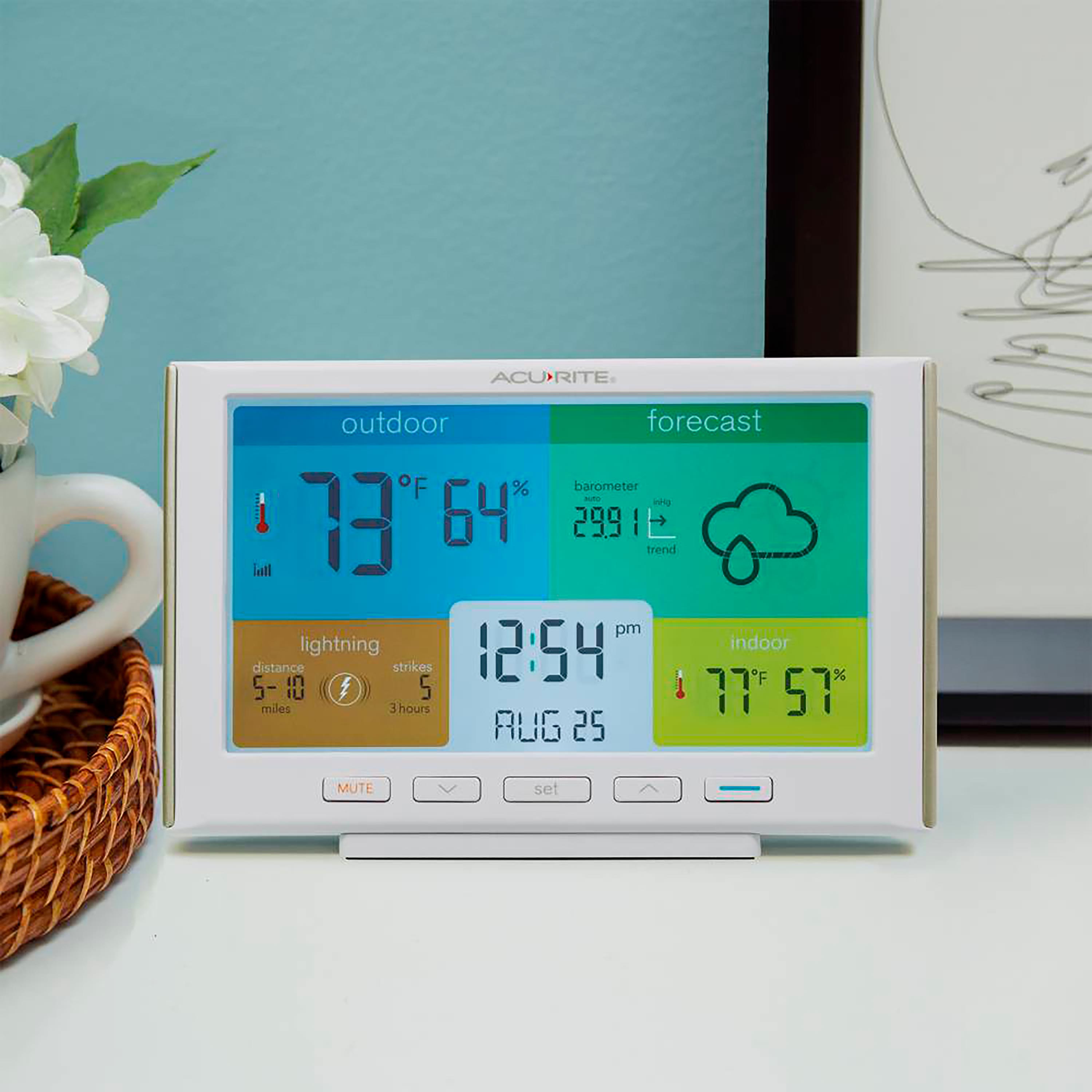 Weather Station with Color Display and Lightning Strike Indicator