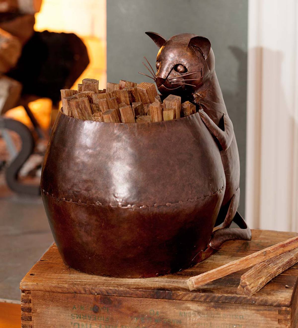 Metal Cat Fatwood Holder with 5 lbs. of Fatwood