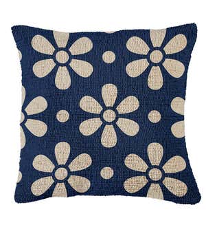Indoor/Outdoor Hooked Polypropylene Daisy Throw Pillow - Blue