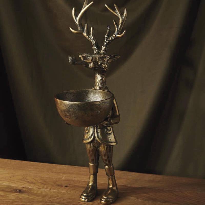 Buck with Pipe Dish