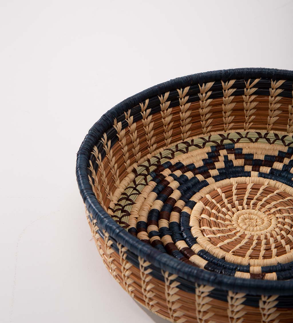 Handmade Guatemalan Isabela Star-Pattern Pine Needle, Grass and Raffia Basket