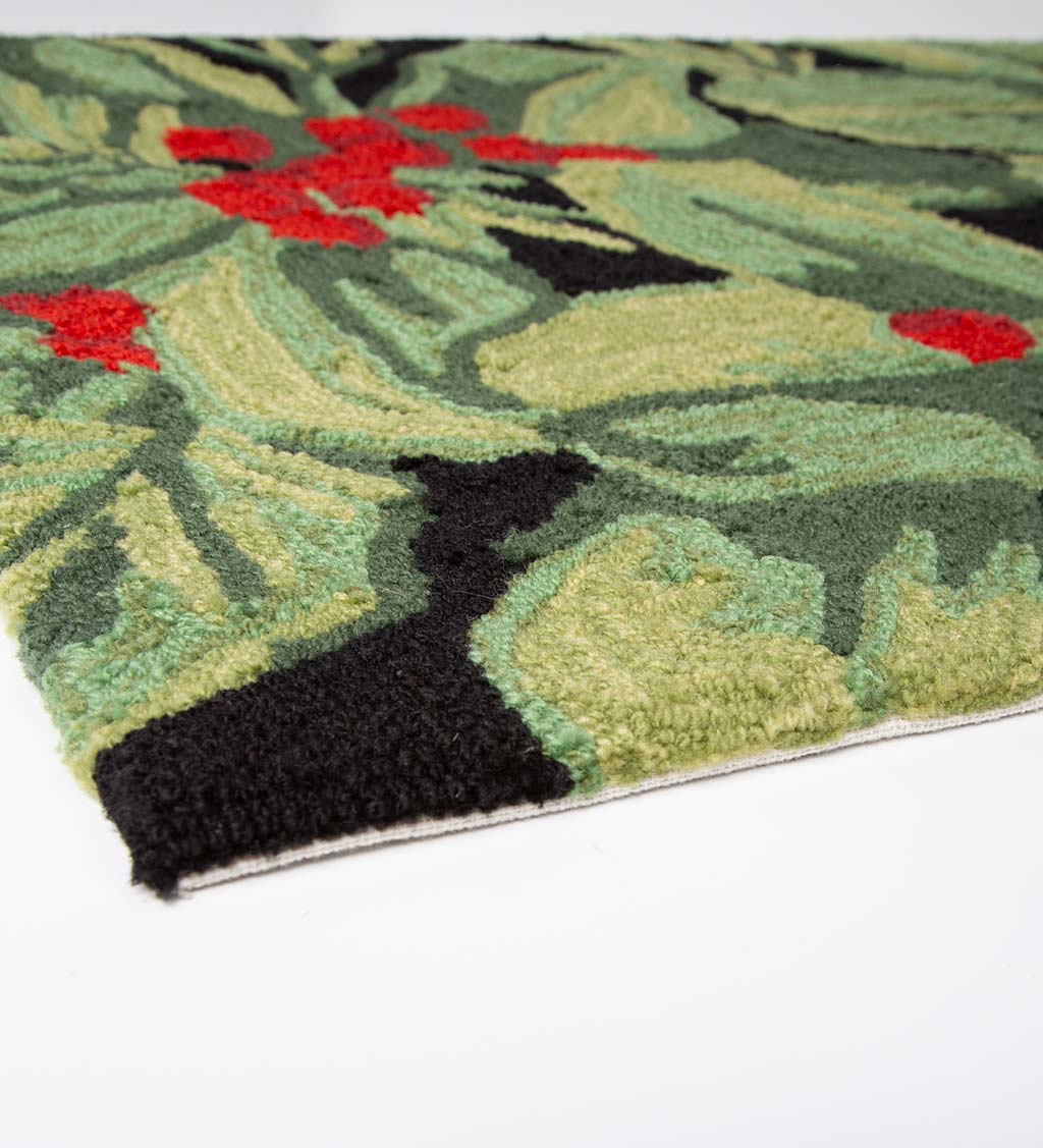 Indoor/Outdoor Hand-Hooked Holly and Berries Accent Rug