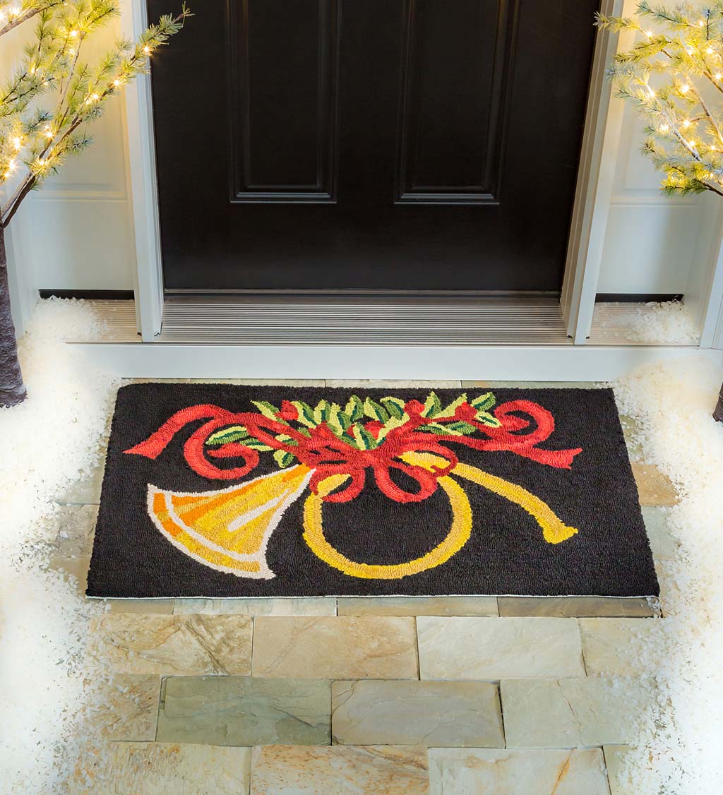 Holiday French Horn Hooked Rug