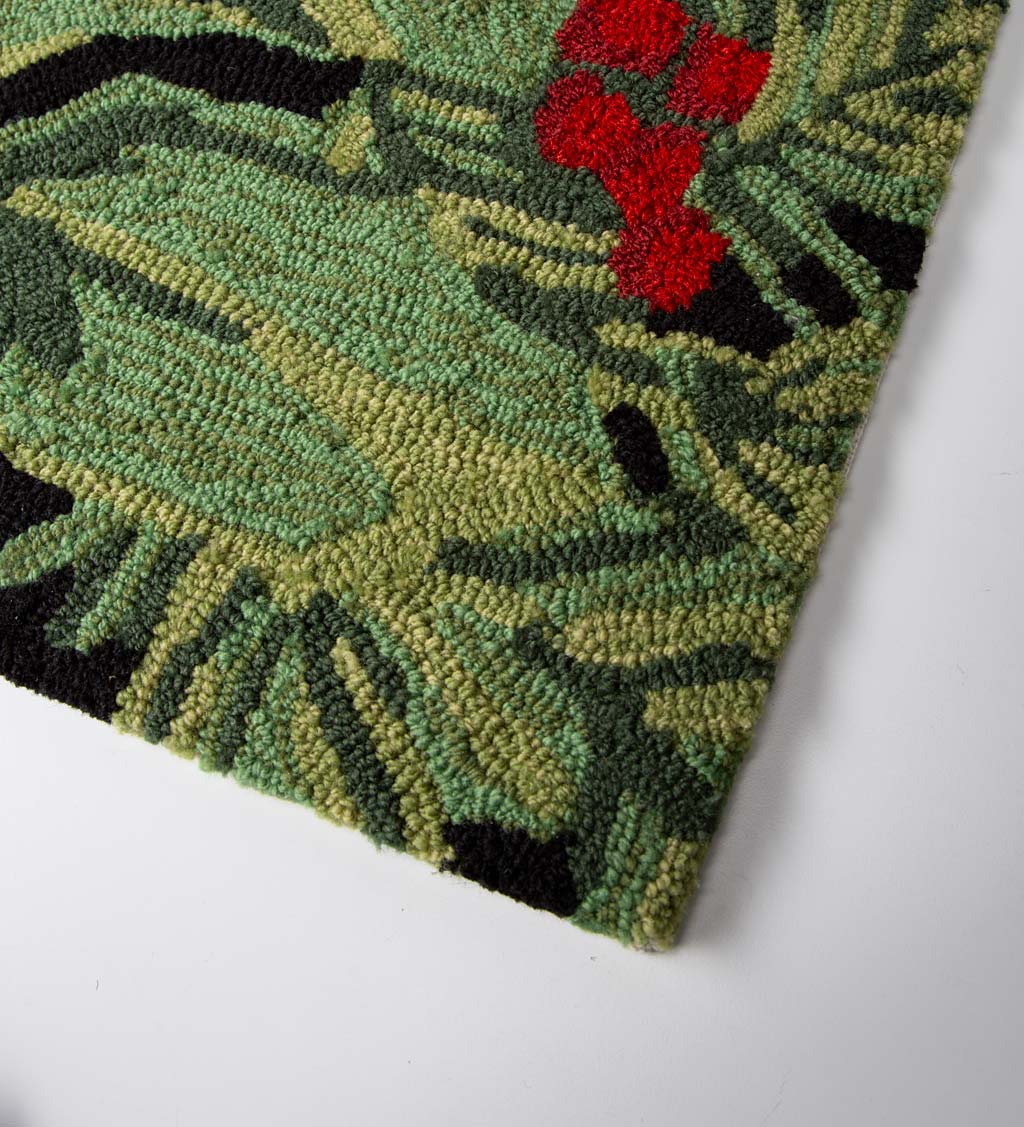 Indoor/Outdoor Hand-Hooked Holly and Berries Accent Rug