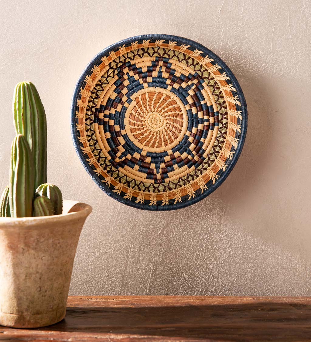 Handmade Guatemalan Isabela Star-Pattern Pine Needle, Grass and Raffia Basket