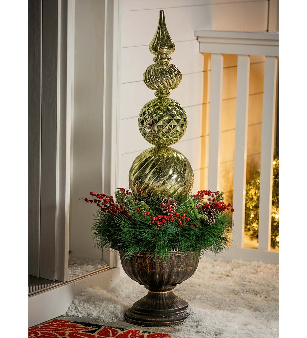 Indoor/Outdoor Shatterproof Lighted Ornament Stake with Wreath in Urn ...
