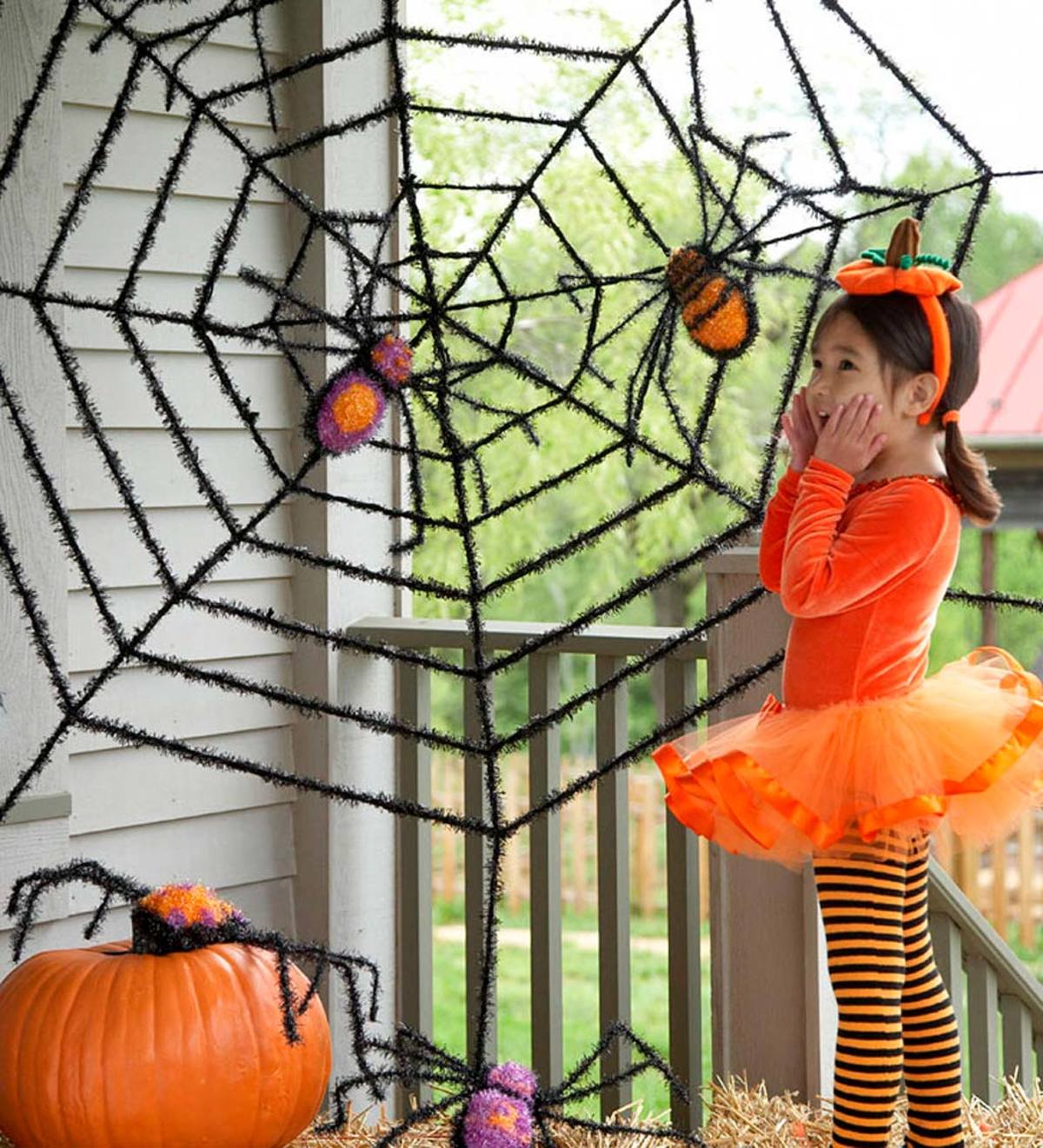 2Pcs 50'' Giant Spider 200'' Triangular Spider Web and 100'' Round Spider Web Halloween Decorations with Hook Stretch Web and Ground Stakes for Indoor Outdoor Halloween Decor Haunted House Props 