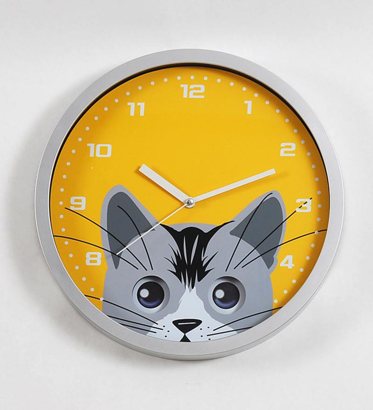 Включи кот на час. Часы с котом настенные. Кот и часы. Часы с котами настенные. Котик и часы.