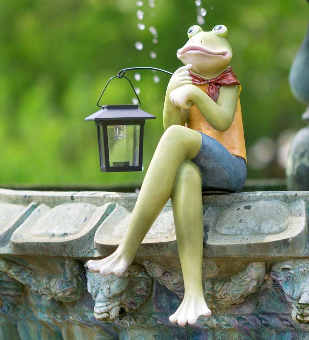 Indoor/Outdoor Sitting Frog Sculpture with Solar Lantern