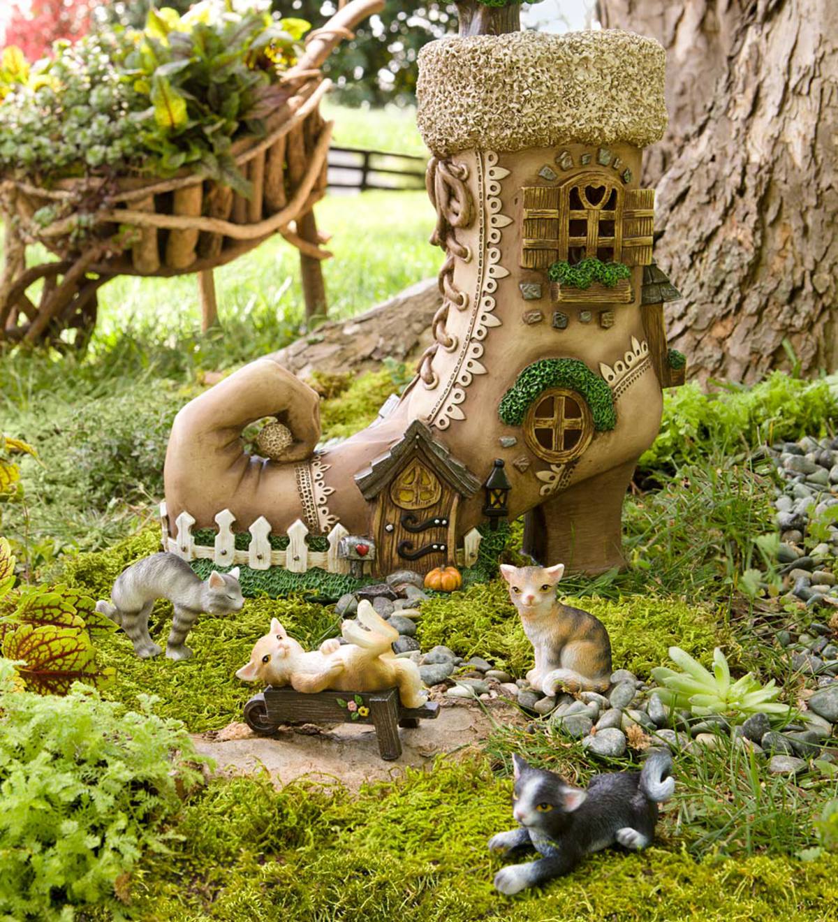 Lighted Shoe Fairy House with Four Cat Figurines Set